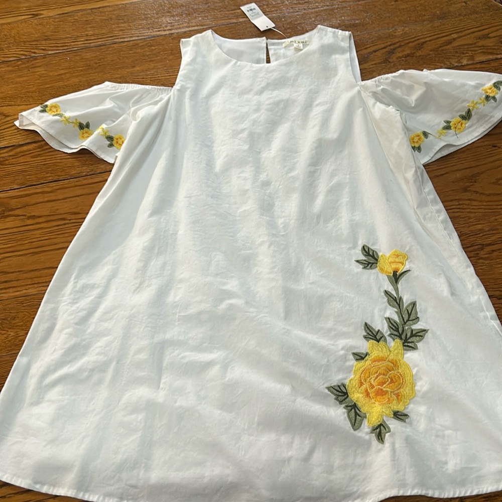 Mi Ami Francesca’s Collection white dress.  New with tags. Size Small